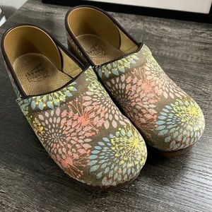 - Womens size 41 vegan dansko